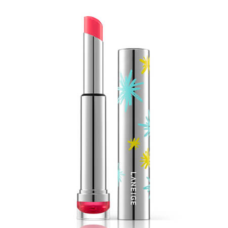 Laneieg Stained Glasstick (Sparkle My Way) ลิปโกลว์ที่ให้สีสดชัดเนิ่นนาน เนื้อเรียบลื่นนุ่มนวล มอบความชุ่มชื้นล้ำลึก และเติมประกายแวววาวให้เรียวปากเจิดจรัสดุจเคลือบกระจก