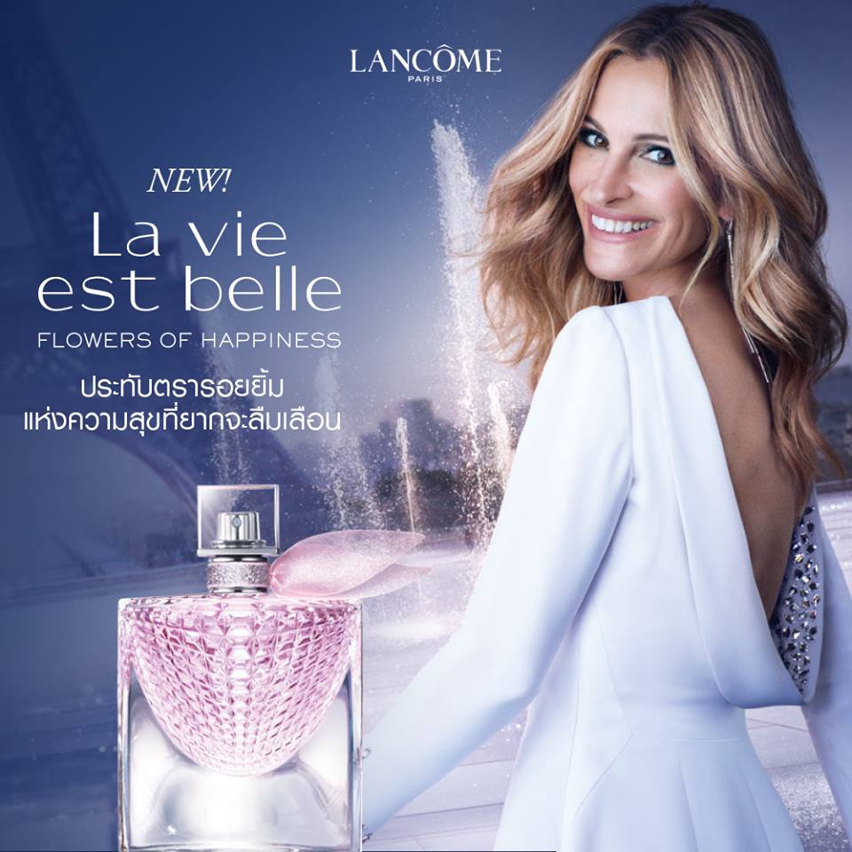 La Vie Est Belle Flower of Happiness จาก LANCOME น้ำหอมที่แสดงความสุขในแง่มุมที่หลากหลายของผู้หญิงผ่านกลิ่นของดอกไม้ เหมือนกับช่อดอกไม้ที่ประกอบไปด้วยดอกไม้ 4 ชนิด   ซึ่งเป็นหัวใจหลัก ที่สื่อถึงความโอบอ้อมอารีย์ที่จริงใจ และความน่าตื่นตาตื่นใจที่แฝงไปด้วยความสนุกสนาน ผ่าน Peony, Rose, Jasmine และ Lily