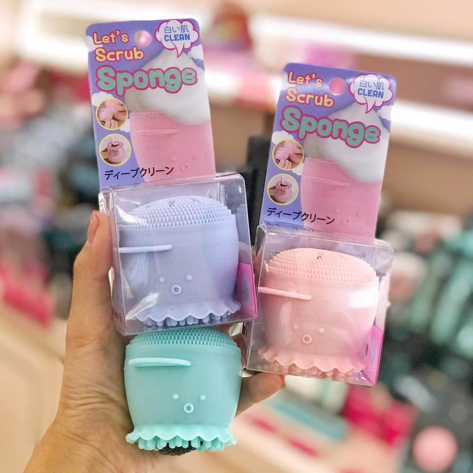 CBG DEvices Let's Scrub Sponge #Pink ซิลิโคนน้องปลาหมึกสุดน่ารัก ให้การล้างหน้าสะอาดยิ่งขึ้น เพิ่มฟองนุ่มฟู ผลัดเซลล์ผิวอย่างอ่อนโยน ให้ผิวนุ่มกระจ่างใส 
