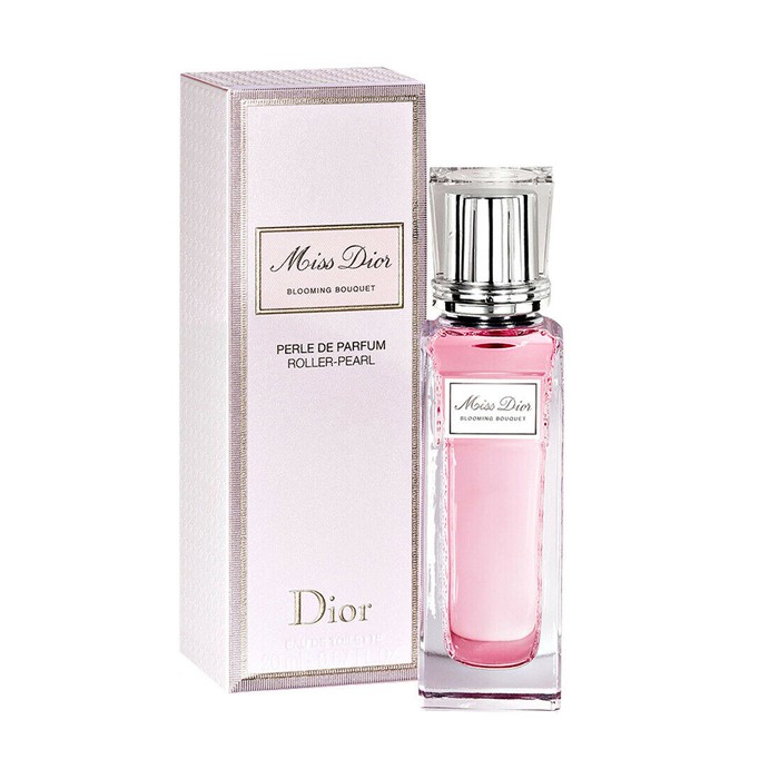 Miss Dior Blooming Bouquet Roller-Pearl EDT 20ml น้ำหอมหัวลูกกลิ้ง คุณจะสัมผัสได้ถึงกลิ่นดอกพีโอนีและกุหลาบดามัสกัสอันนุ่มนวลและอ่อนโยน แบบสาวทรงเสน่ห์และขี้เล่นในแบบ Miss Dior