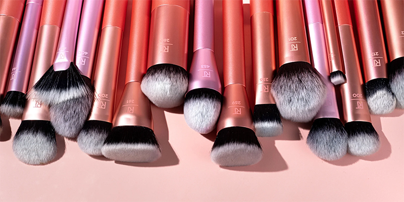 Real Techniques Orange Crush Midi Moment Brush 