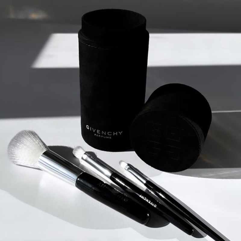 Givenchy 3 piece Makeup Brush Set with Black Velvet Case Tube (กล่องมีตำหนิ ไม่มีผลต่อการใช้งาน)